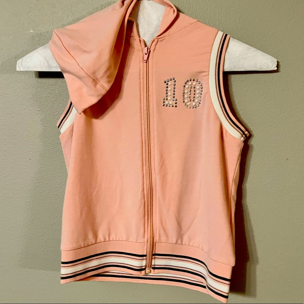 Zipper up sleeve less top